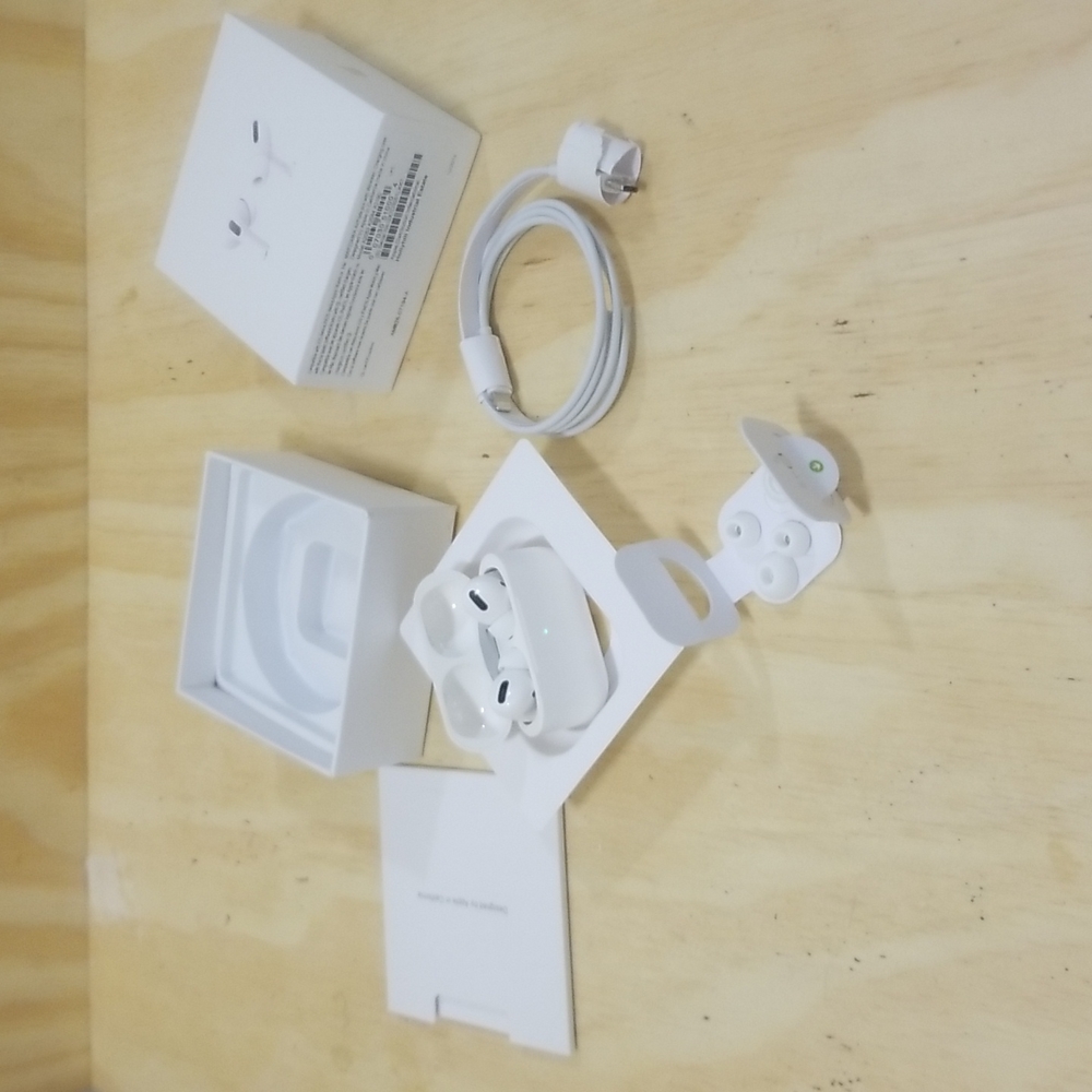 COPY - Apple AirPods Pro with MagSafe Wireless Charging Case - White